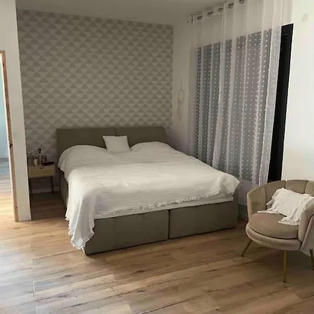 Proche Disneyland Paris 5 *